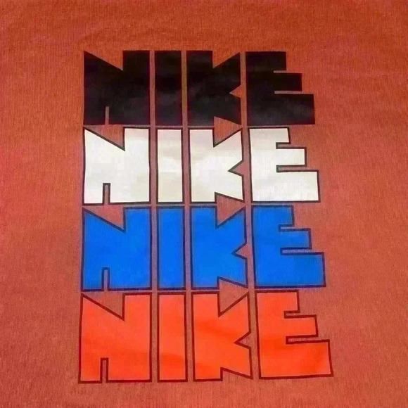 Women’s Nike Short Sleeve T-Shirt - Picture 2 of 3